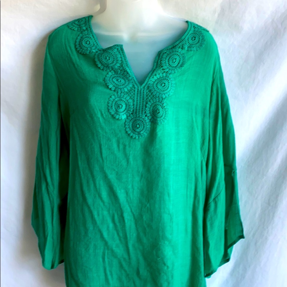 Women’s V-neck shirt 👚